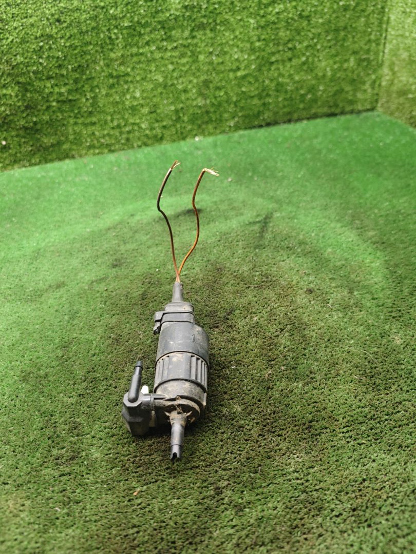 насос (моторчик) омывателя стекла Renault Laguna 1 поколение 1997, 1.8 л., F3P 670, бензин, МКПП, универсал - фото №1