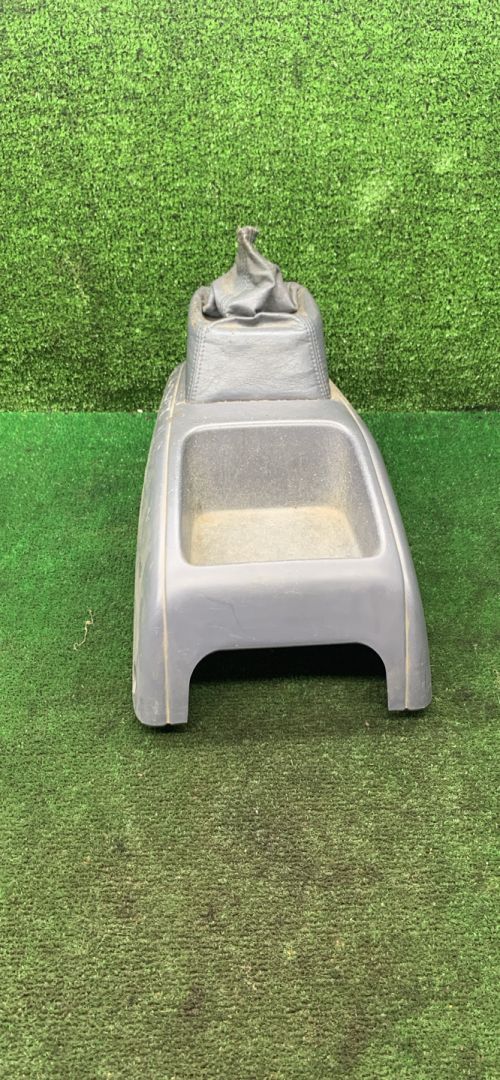 консоль салона Toyota Picnic 1 поколение XM10 2000, 2.0 л., бензин, МКПП, минивэн - фото №1