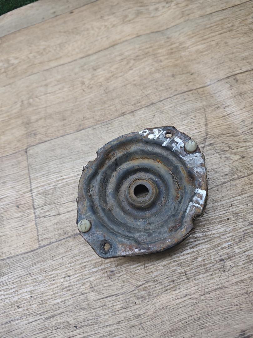 опора амортизатора верхняя (чашка) Renault Laguna 2 поколение 2002, 1.9 л., дизель, МКПП, хетчбэк 5 дв. - фото №1