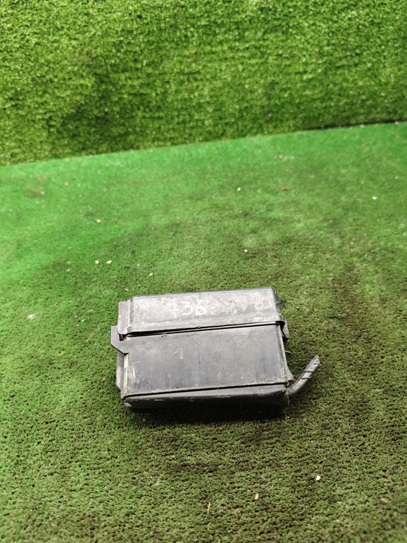 блок предохранителей Toyota Corolla 7 поколение (E100) 1995, 1.6 л., 4A-FE, бензин, МКПП, хетчбэк 3 дв. - фото №1