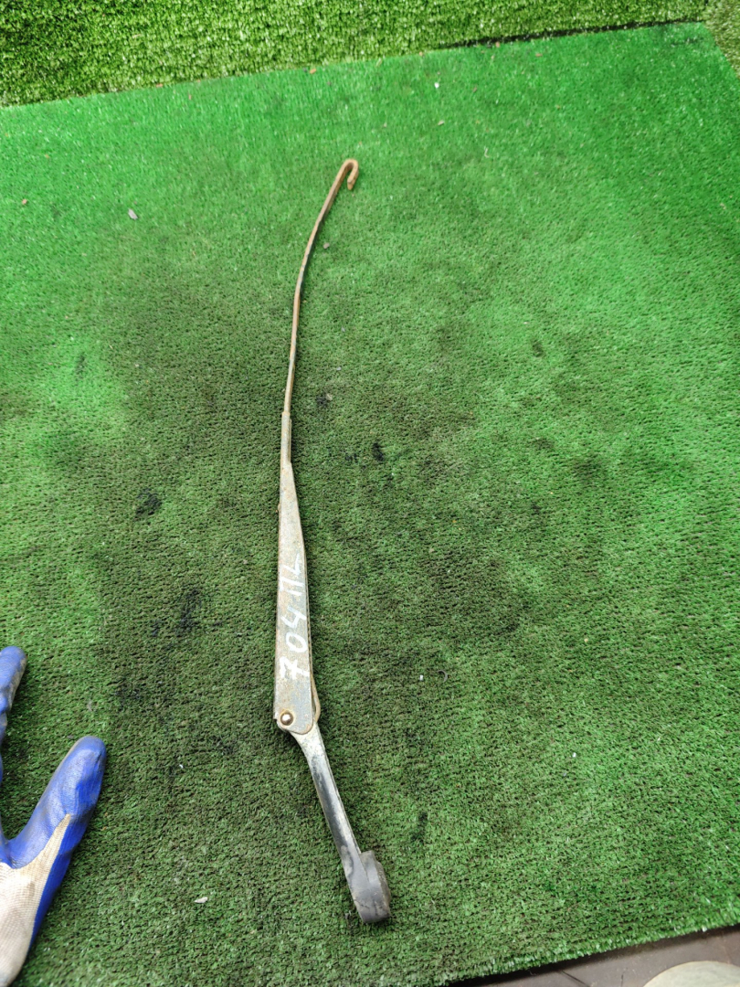 щеткодержатель (поводок стеклоочистителя, дворник) Fiat Marea 1 поколение 2000, 1.9 л., JTD, дизель, МКПП, универсал - фото №1