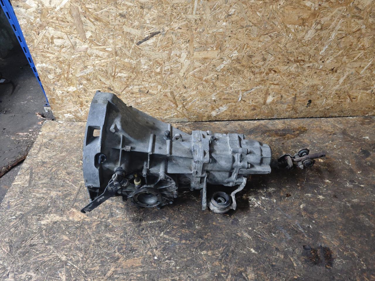 КПП механическая (МКПП) Volkswagen Passat B2 1987, 1.9 л., дизель, МКПП, хетчбэк 5 дв., 3M - фото №1