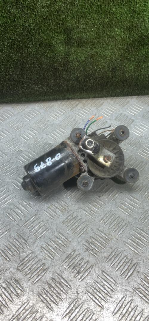 моторчик передних стеклоочистителей (дворников) Hyundai Accent 2 поколение (LC) 2000, 1.3 л., бензин, МКПП, хетчбэк 3 дв. - фото №1