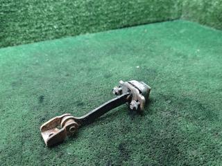 ограничитель открывания двери Chevrolet Niva 1 поколение 2008, 1.7 л., бензин, МКПП, внедорожник 5 дв.