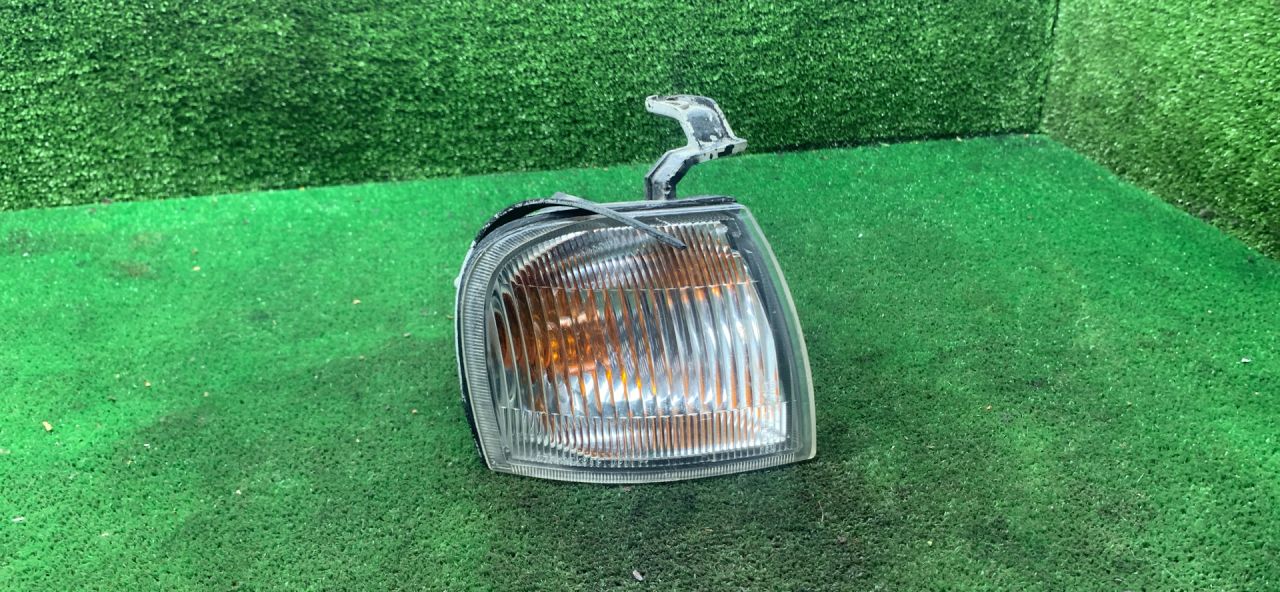 поворотник правый Suzuki Baleno 1 поколение 1997, 1.6 л., бензин, МКПП, универсал - фото №1