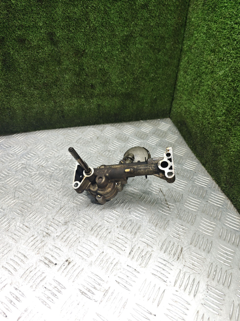 насос масляный Renault Laguna 1 поколение 1997, 1.8 л., F3P 670, бензин, МКПП, универсал - фото №1