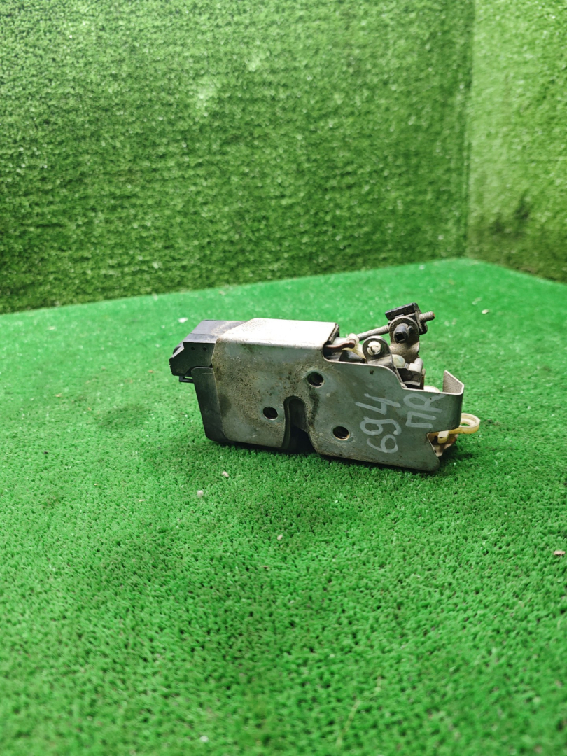 замок двери передней правой Fiat Bravo 1 поколение 2000, 1.4 л., бензин, МКПП, хетчбэк 3 дв. - фото №1