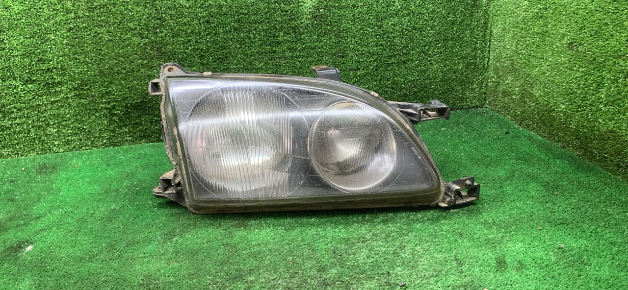 фара правая Toyota Avensis 1 поколение (T220) 2000, 2.0 л., 2C-T, дизель, МКПП, универсал - фото №1