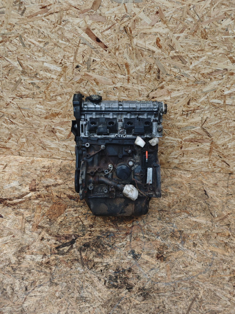 двигатель Renault Laguna 1 поколение 1998, 1.8 л., бензин, МКПП, хетчбэк 5 дв., F3R, 723 - фото №1