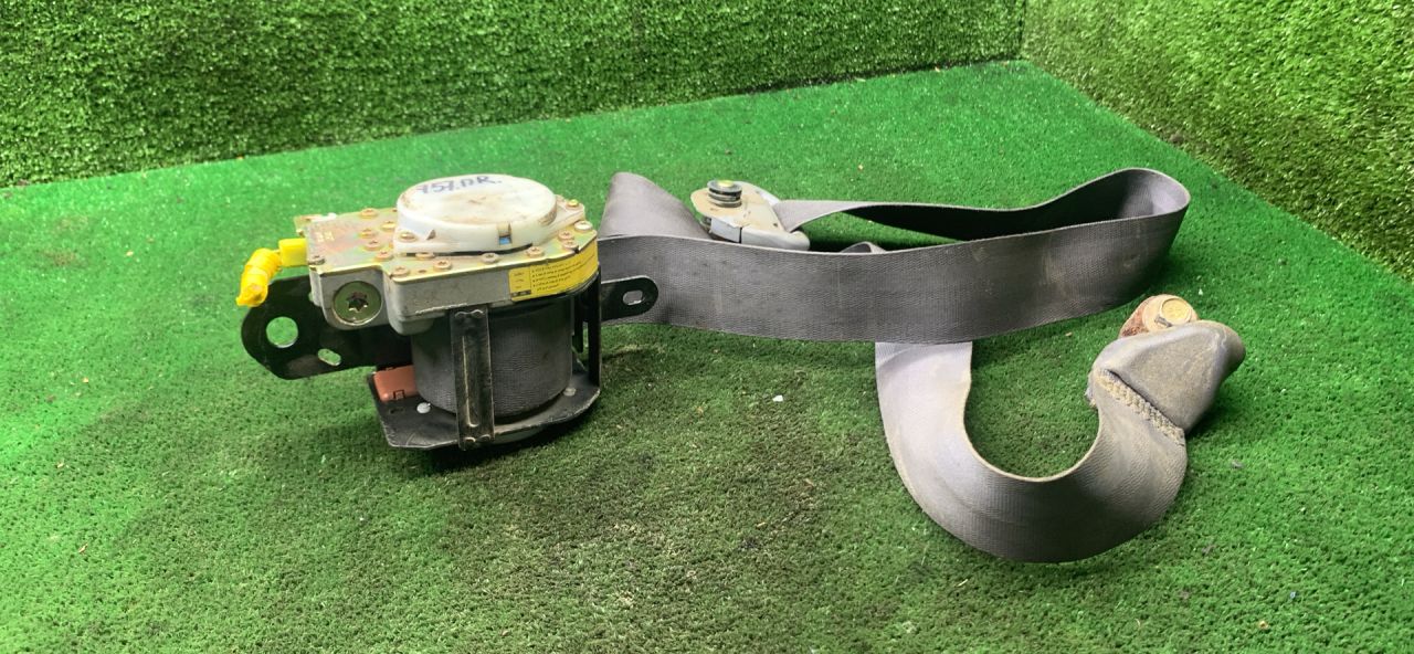 ремень безопасности Toyota Picnic 1 поколение XM10 2001, 2.2 л., 3C-TE, дизель, МКПП, минивэн - фото №1