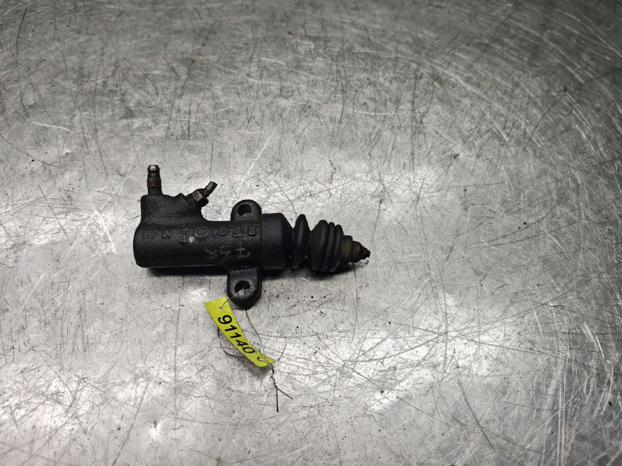 цилиндр сцепления рабочий Kia Shuma 1 поколение 2000, 1.5 л., бензин, МКПП, лифтбэк - фото №1