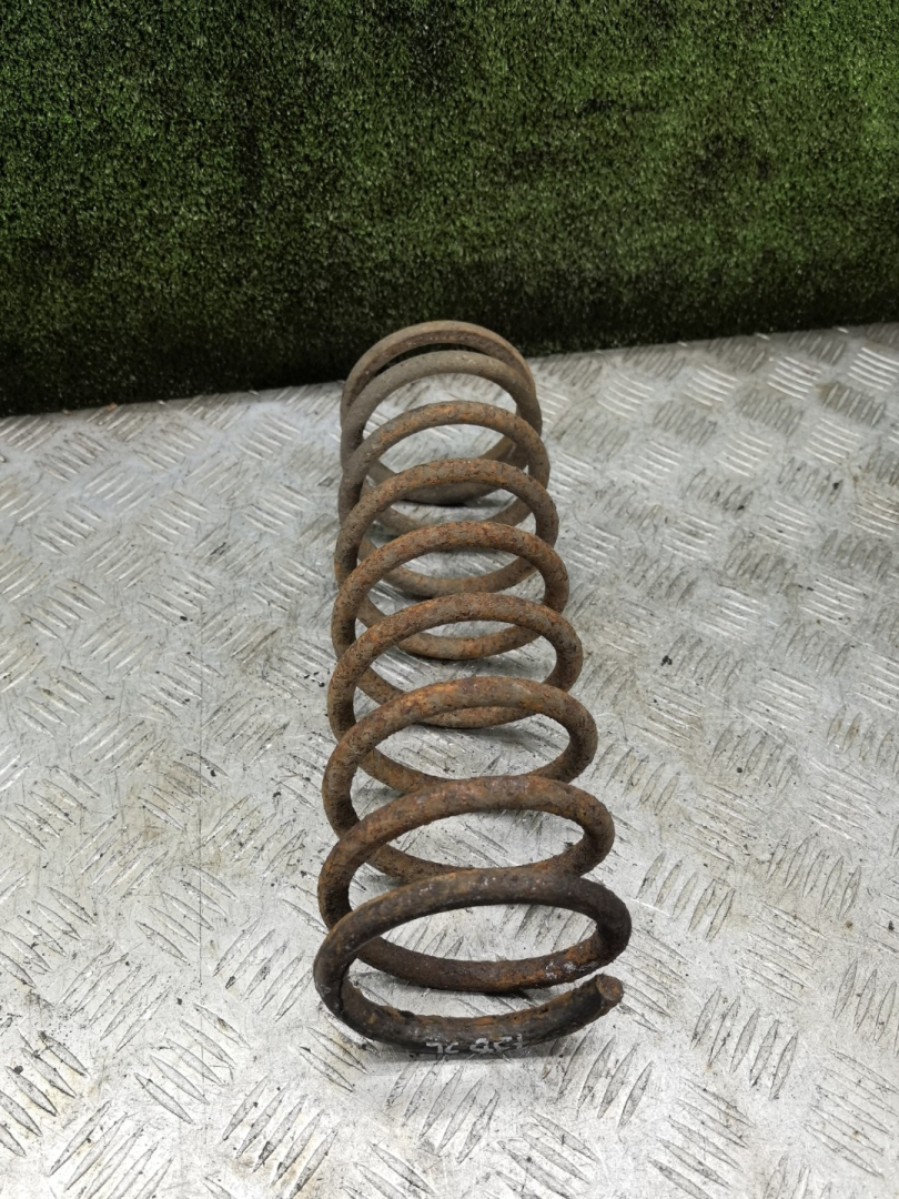 пружина задняя Hyundai Accent 1 поколение (X3) 1995, 1.5 л., бензин, МКПП, хетчбэк 3 дв. - фото №1