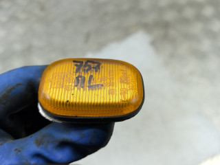 повторитель поворота на крыле левый Toyota Picnic 1 поколение XM10 2001, 2.2 л., 3C-TE, дизель, МКПП, минивэн