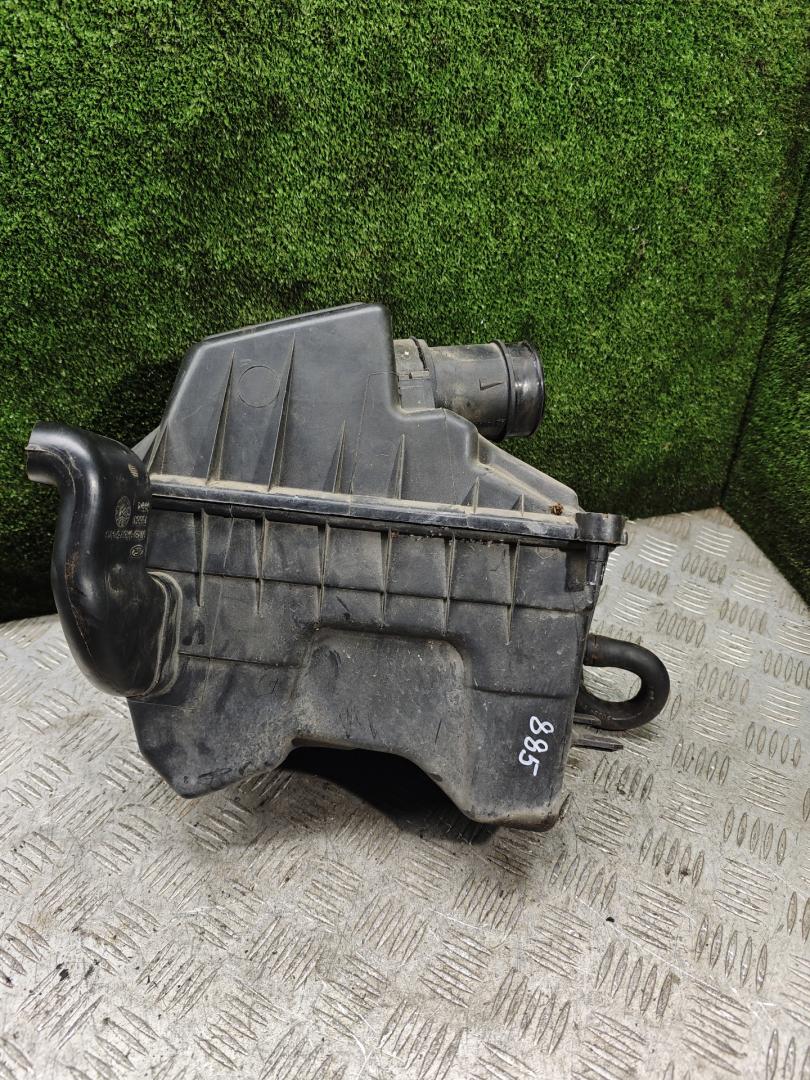 корпус воздушного фильтра Ford Ka 1 поколение 1998, 1.0 л., бензин, МКПП, хетчбэк 5 дв. - фото №1