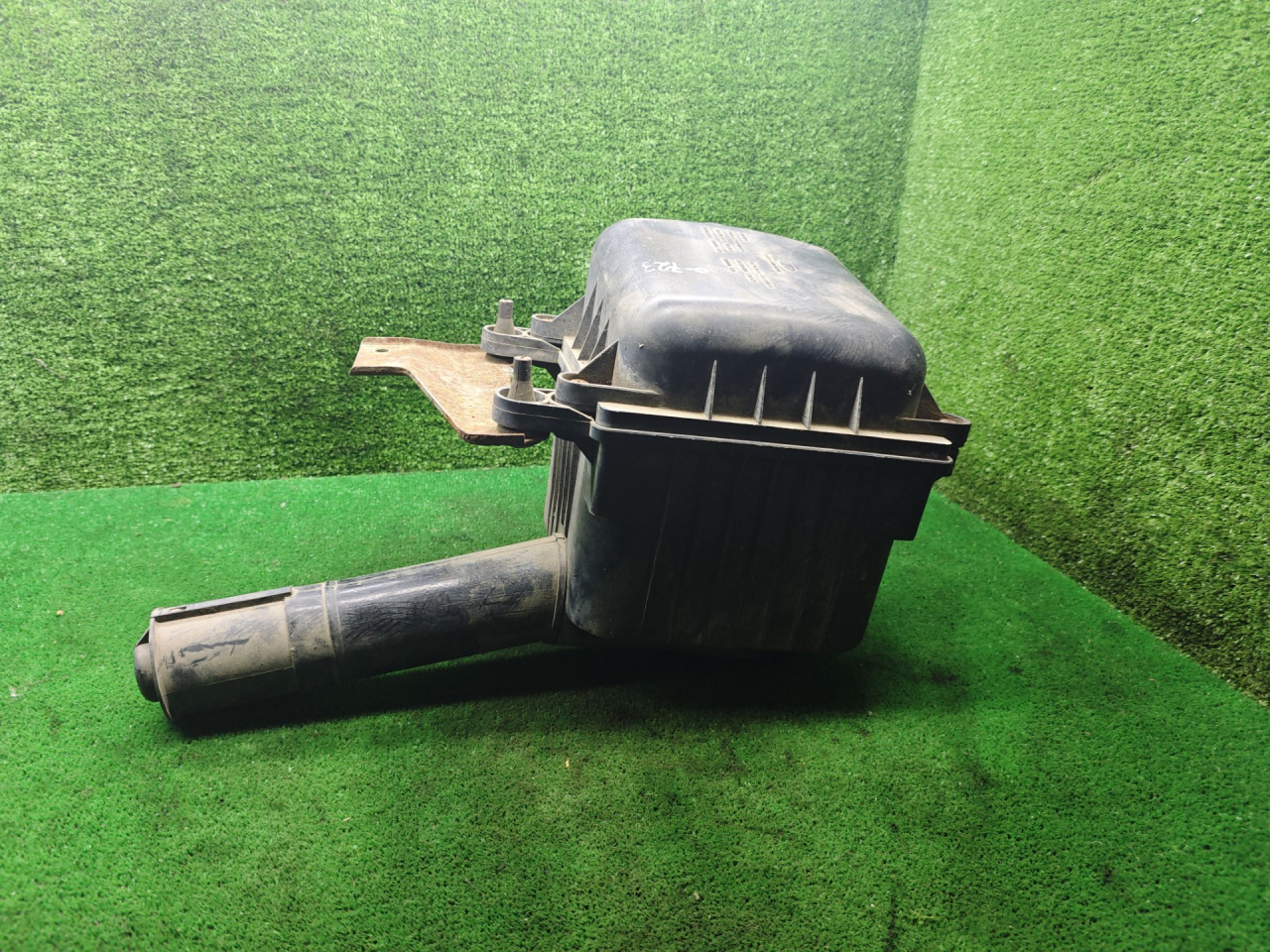 корпус воздушного фильтра Chevrolet Niva 1 поколение 2008, 1.7 л., бензин, МКПП, внедорожник 5 дв. - фото №1