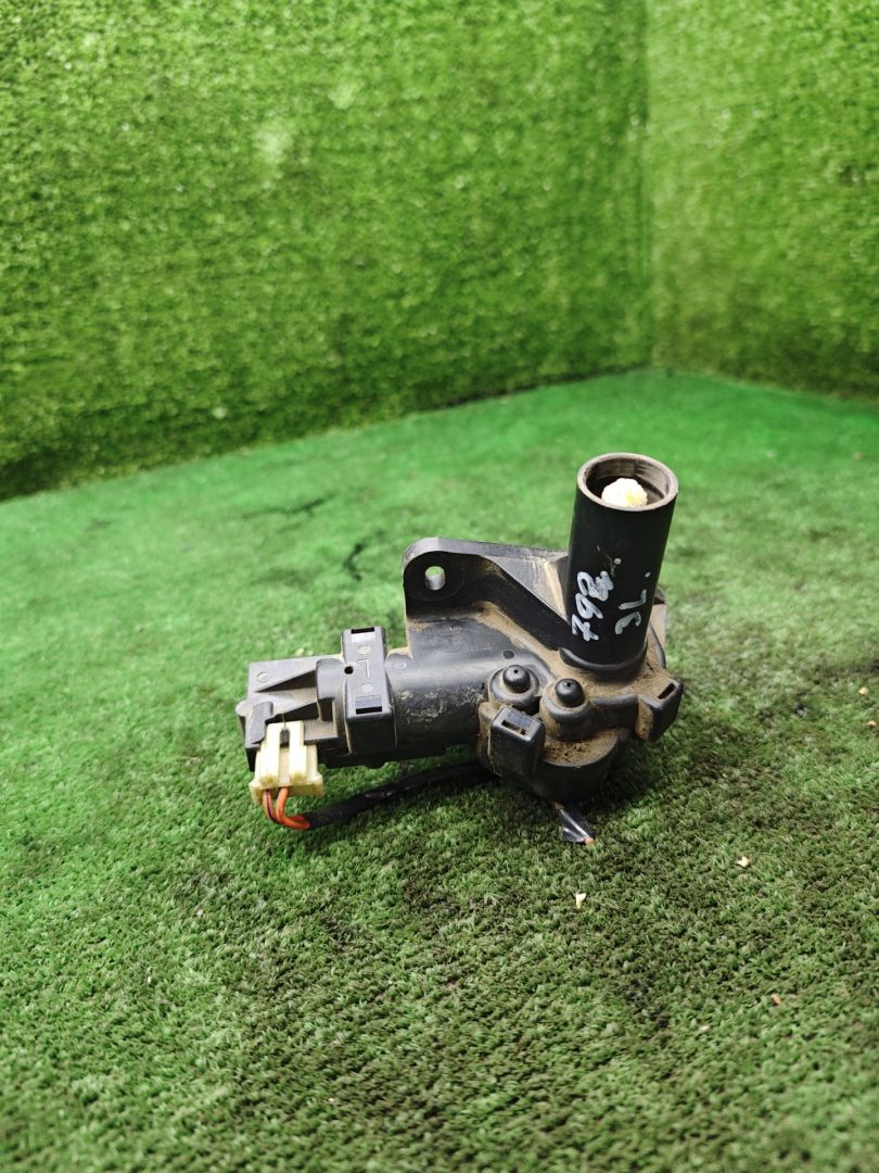 электропривод форточки задней левой Chrysler Voyager 4 поколение 2002, 2.4 л., бензин, МКПП, минивэн - фото №1