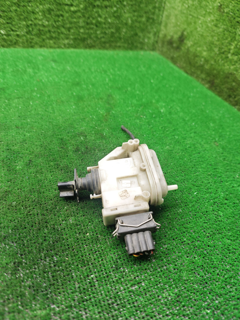 активатор (привод) замка двери Volkswagen Passat B3 1991, 1.8 л., бензин, МКПП, универсал - фото №1