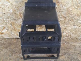 консоль салона Lada 2121 Niva 1 поколение [рестайлинг] 2005, 1.7 л., бензин, МКПП, внедорожник 3 дв.