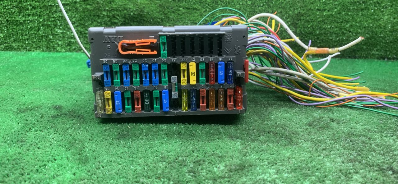 блок предохранителей Peugeot 806 1 поколение 1997, 2.1 л., дизель, МКПП, минивэн - фото №1