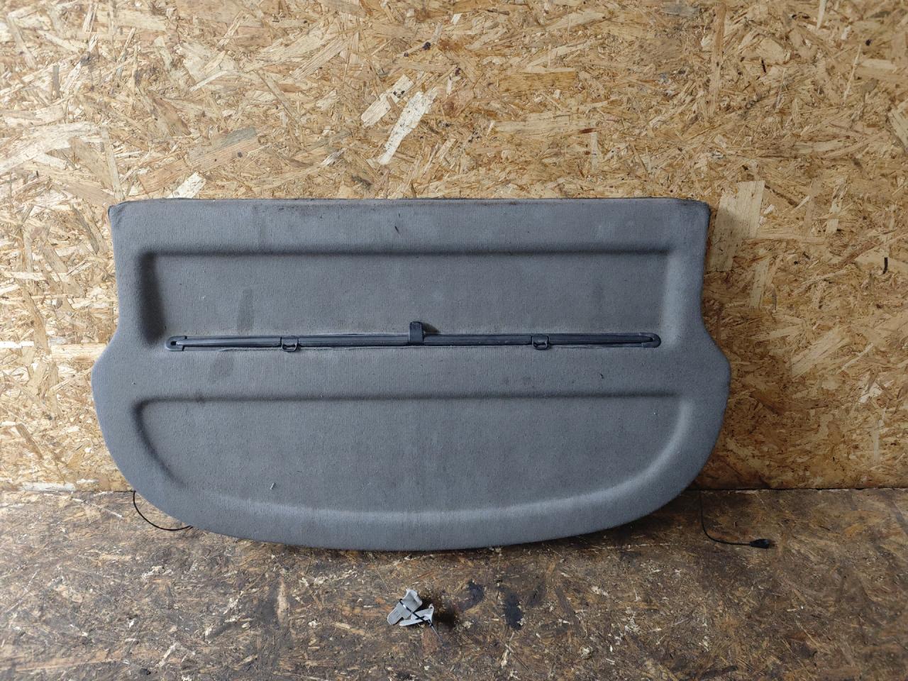 шторка багажника Renault Laguna 2 поколение 2002, 1.8 л., бензин, МКПП, хетчбэк 5 дв. - фото №1