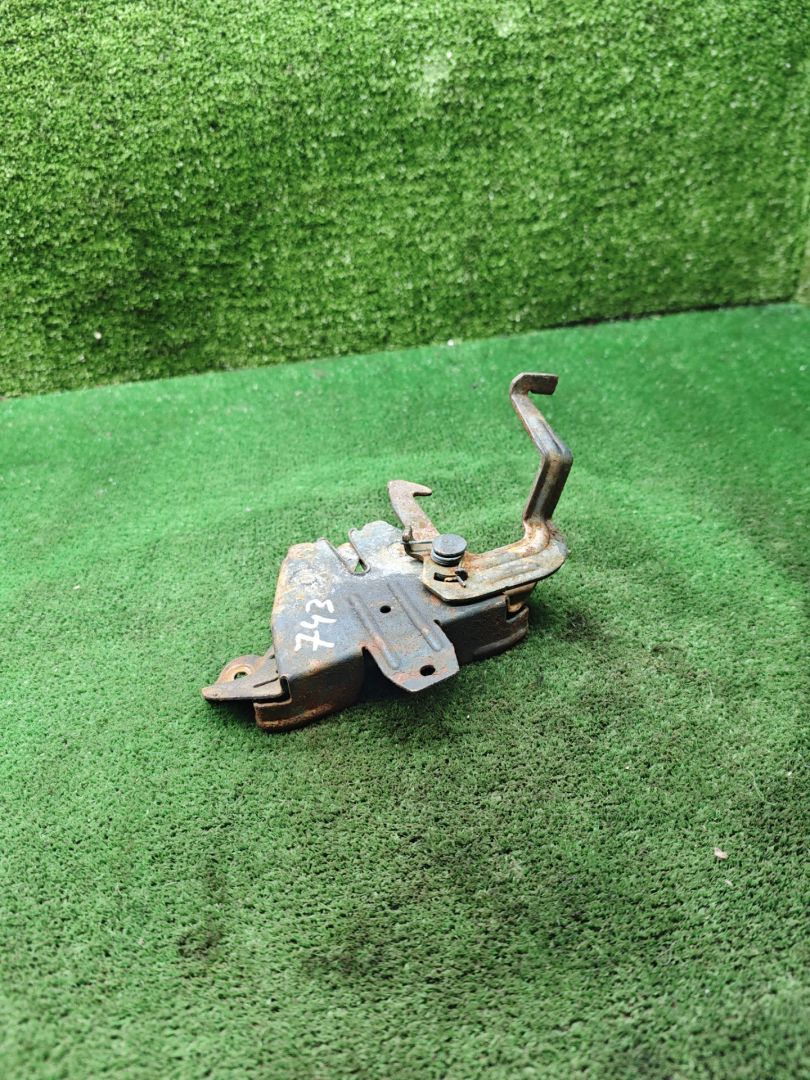 замок капота Mitsubishi Galant 7 поколение 1995, 1.8 л., бензин, МКПП, седан - фото №1