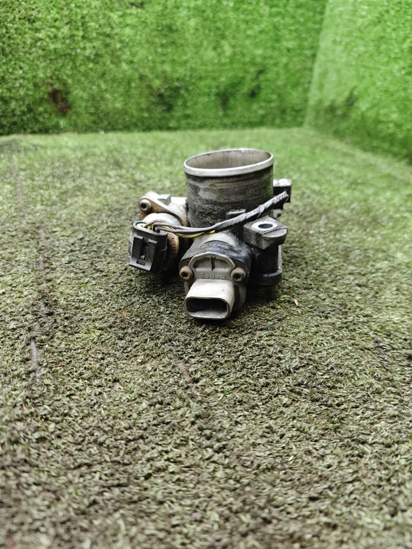 заслонка дроссельная Chrysler Voyager 3 поколение 1997, 2.4 л., бензин, АКПП, минивэн - фото №1