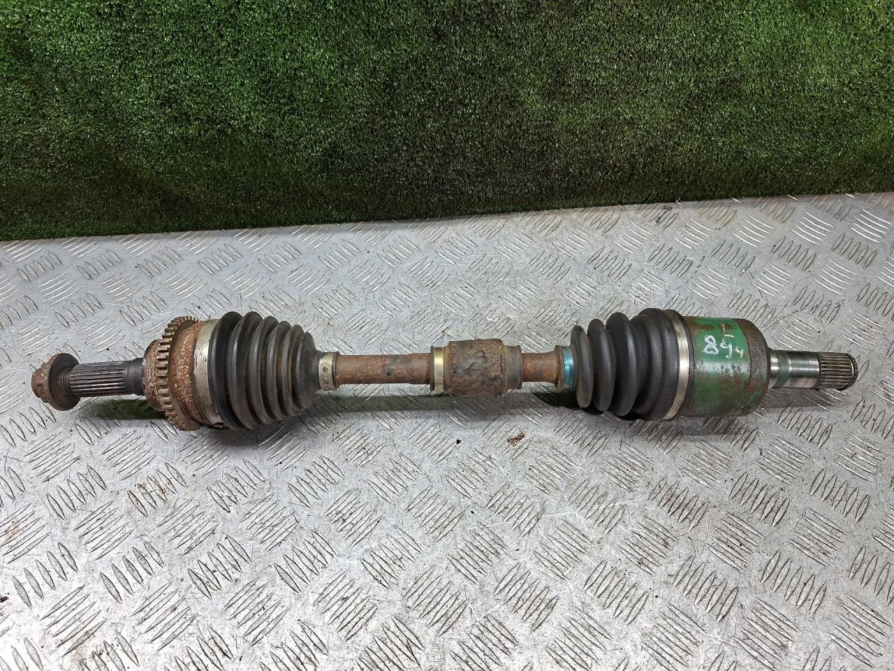 полуось передняя левая (приводной вал, ШРУС) Mazda Premacy 1 поколение 2000, 2.0 л., дизель, МКПП, минивэн - фото №1