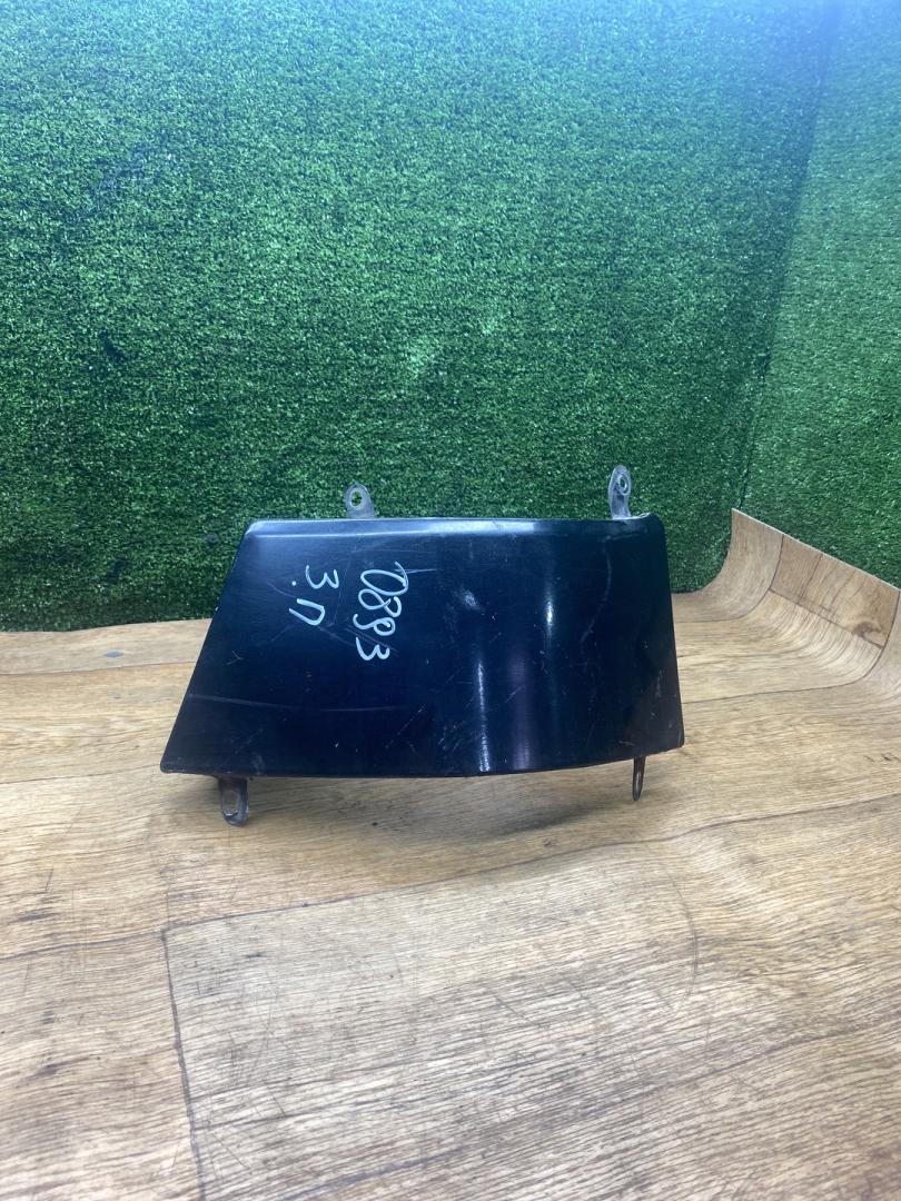 ус под фонарь правый Toyota Avensis 1 поколение (T220) 1999, 2.0 л., 2C, дизель, МКПП, универсал - фото №1