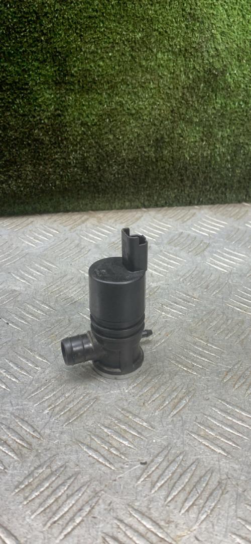 насос (моторчик) омывателя стекла Lada Vesta 1 поколение 2020, 1.6 л., бензин, МКПП, хетчбэк 5 дв., 8450008573 - фото №1