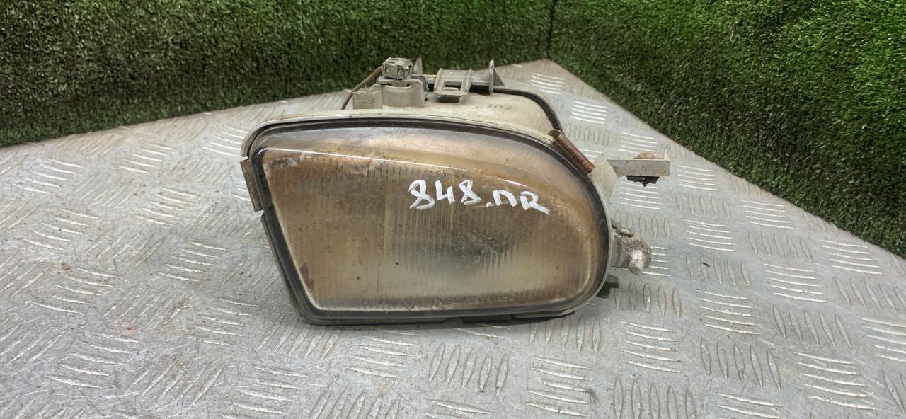 фара противотуманная правая Toyota Avensis 1 поколение (T220) 1999, 2.0 л., 2C, дизель, МКПП, хетчбэк 5 дв. - фото №1