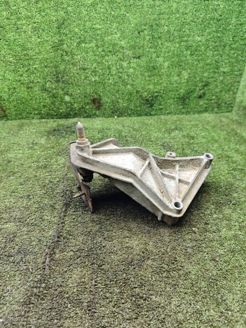 кронштейн КПП Renault Laguna 1 поколение 1998, 1.8 л., бензин, МКПП, универсал, 7700817262 - фото №1