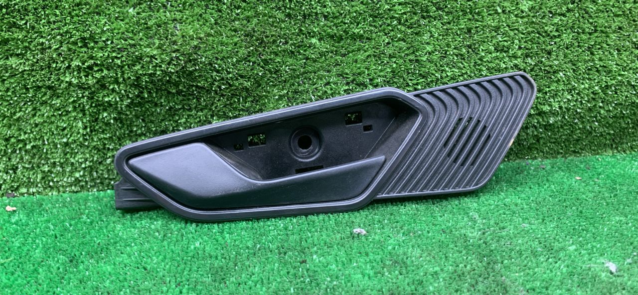 ручка внутренняя передняя левая Lada Vesta 1 поколение 2023, 1.6 л., бензин, МКПП, седан, 8450044840 - фото №1