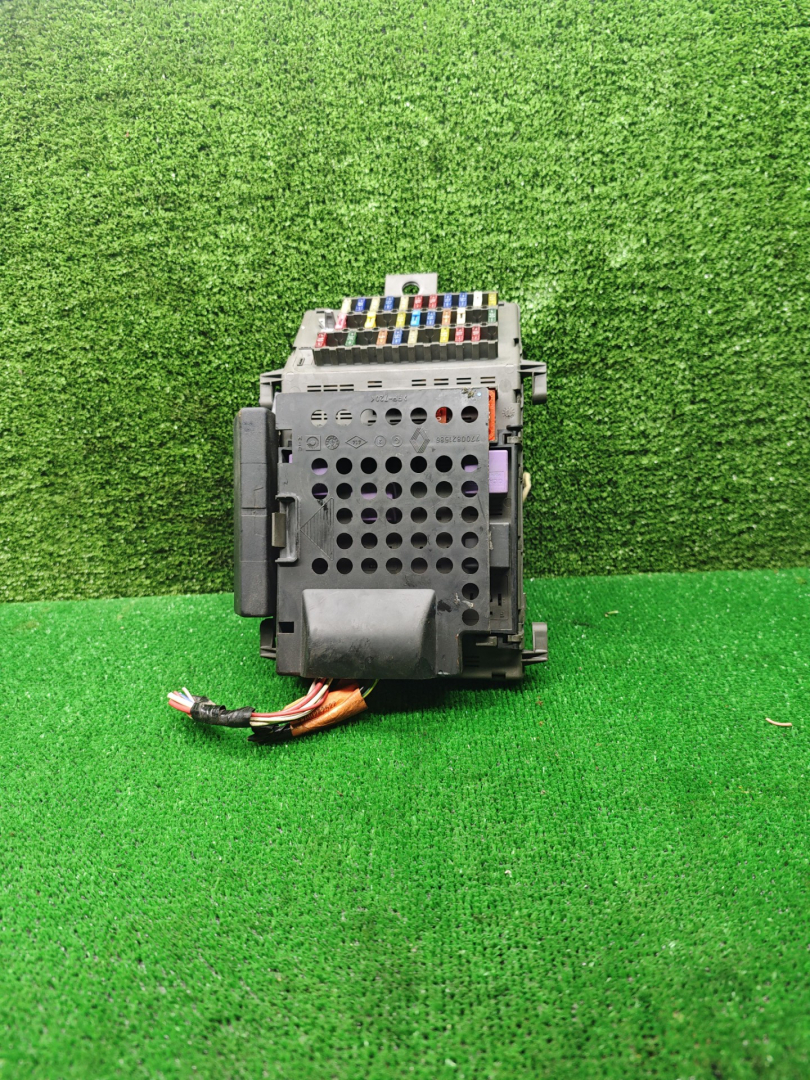 блок предохранителей Renault Laguna 1 поколение 1997, 1.8 л., F3P 670, бензин, МКПП, универсал, 7709297505 - фото №1