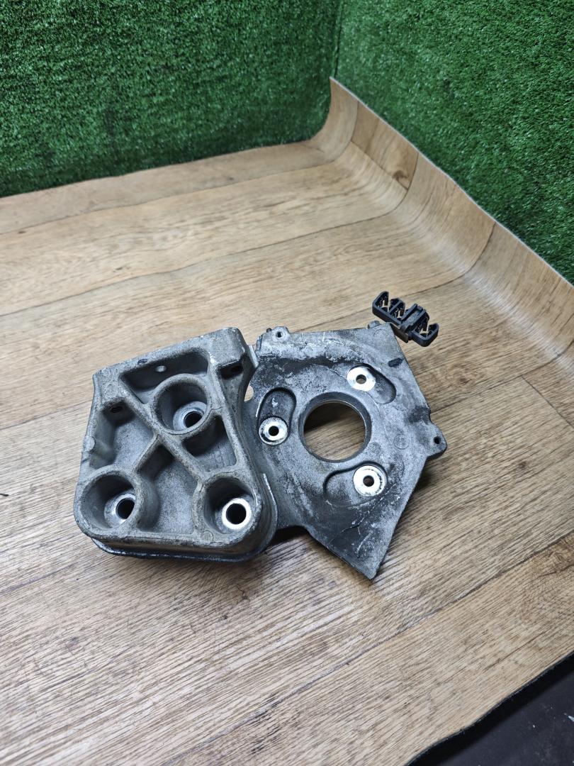 кронштейн ТНВД Renault Laguna 2 поколение 2002, 1.9 л., дизель, МКПП, хетчбэк 5 дв. - фото №1