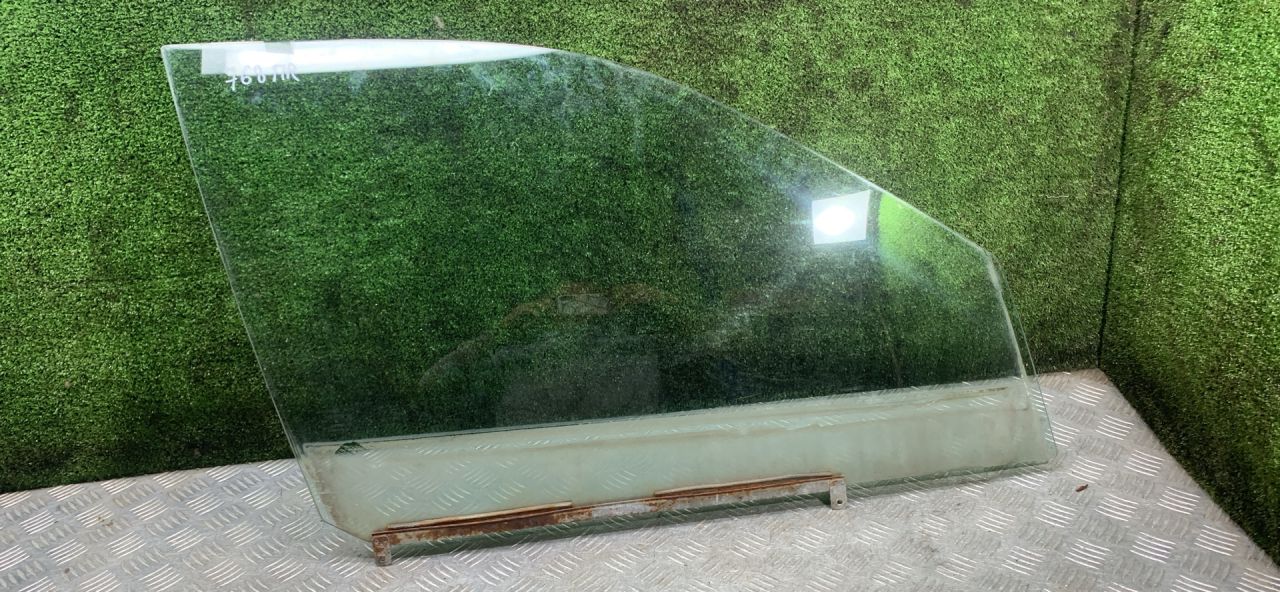 стекло двери передней правой Suzuki Baleno 1 поколение 1997, 1.6 л., бензин, МКПП, универсал - фото №1