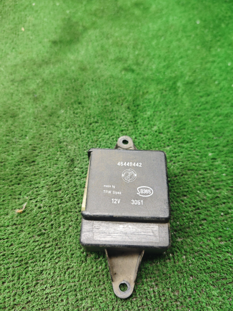 блок управления центральным замком Lancia Kappa 1 поколение 1999, 2.0 л., бензин, МКПП, седан, 46449442 - фото №1