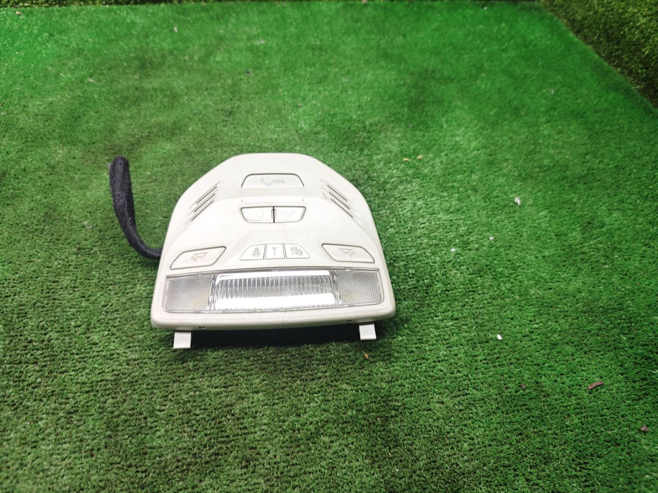 фонарь салона (плафон) Lada XRAY 1 поколение 2019, 1.6 л., бензин, МКПП, внедорожник 5 дв. - фото №1