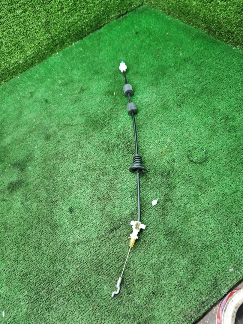 трос двери Skoda Octavia 3 поколение (A7) 2013, 1.8 л., бензин, МКПП, лифтбэк, 5E0837085 - фото №1