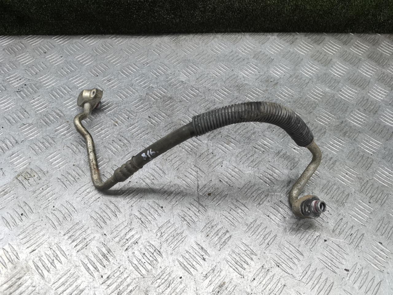 трубка кондиционера Dodge Caravan 4 поколение 2001, 2.4 л., бензин, АКПП, минивэн - фото №1