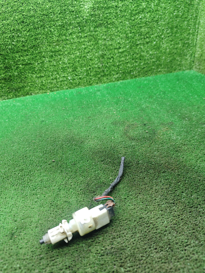 Датчик педали тормоза (лягушка) Lancia Kappa 1 поколение 1999, 2.0 л., бензин, МКПП, седан - фото №1