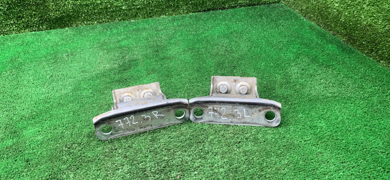 петля крышки багажника Opel Sintra 1 поколение 1997, 2.2 л., бензин, МКПП, минивэн - фото №1