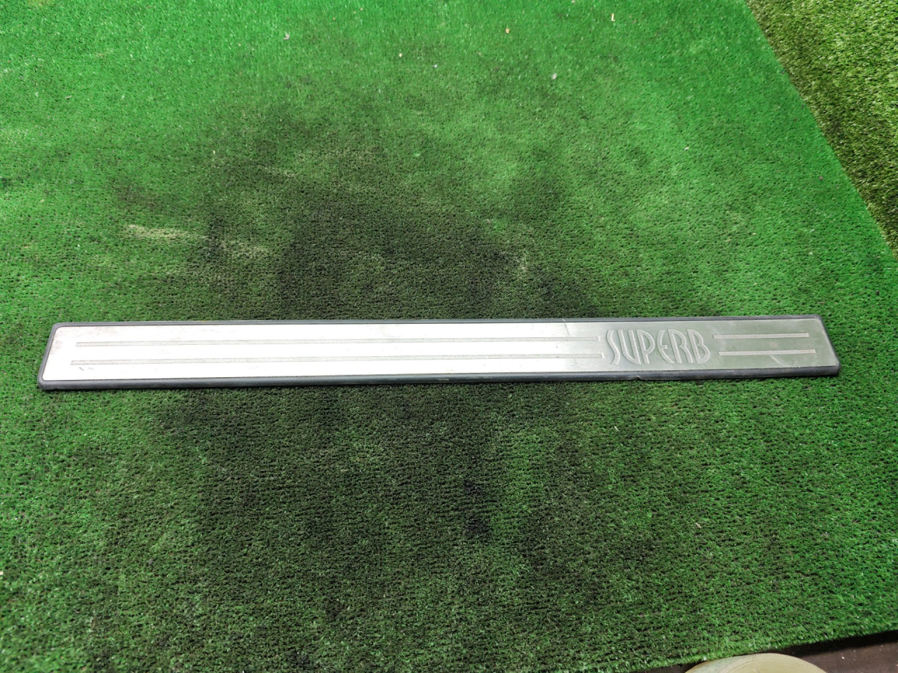 накладка на порог внутренняя Skoda Superb 1 поколение 2006, 2.8 л., бензин, АКПП, седан - фото №1