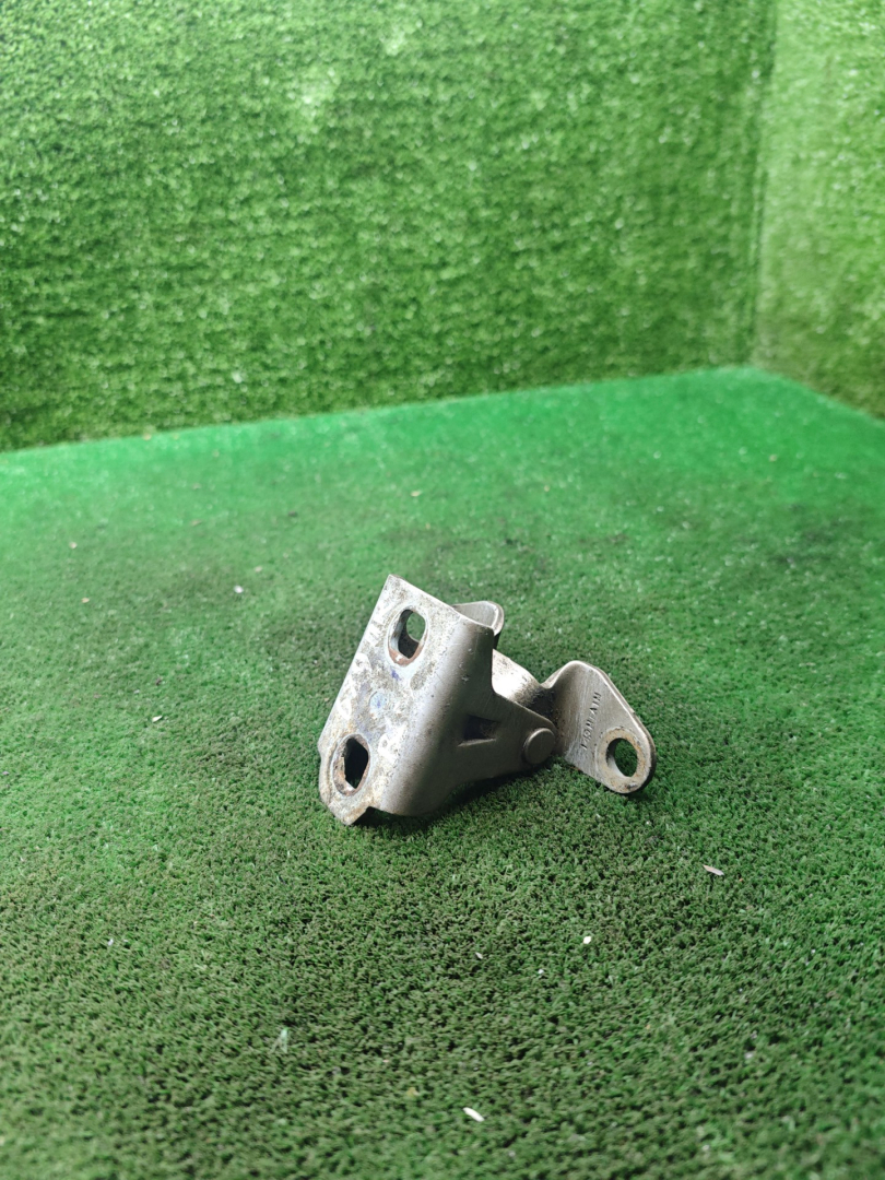 петля двери Chrysler Neon 2 поколение 1999, 2.0 л., бензин, АКПП, седан - фото №1