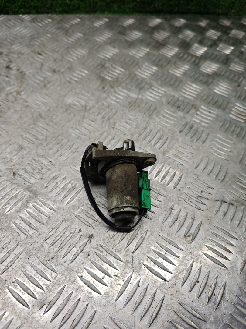 Личинка замка крышки багажника Saab 9-3 1 поколение 2002, 2.0 л., бензин, МКПП, хетчбэк 5 дв. - фото №1