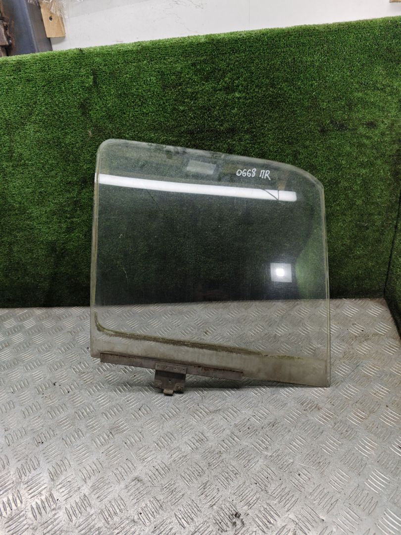 стекло двери передней правой Volkswagen Jetta 2 поколение 1987, 1.6 л., дизель, МКПП, седан - фото №1