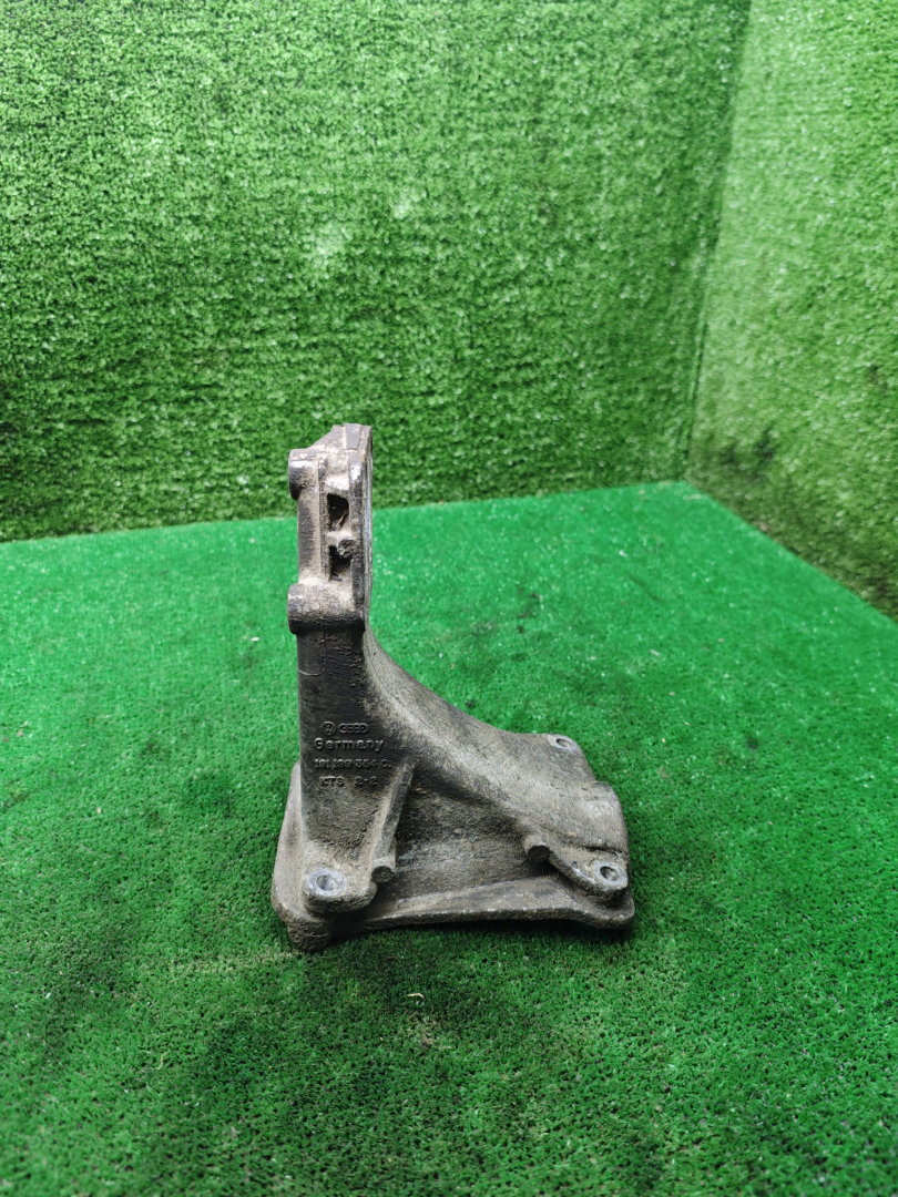 кронштейн двигателя Volkswagen Passat B4 1995, 2.0 л., бензин, МКПП, 191199354C - фото №1