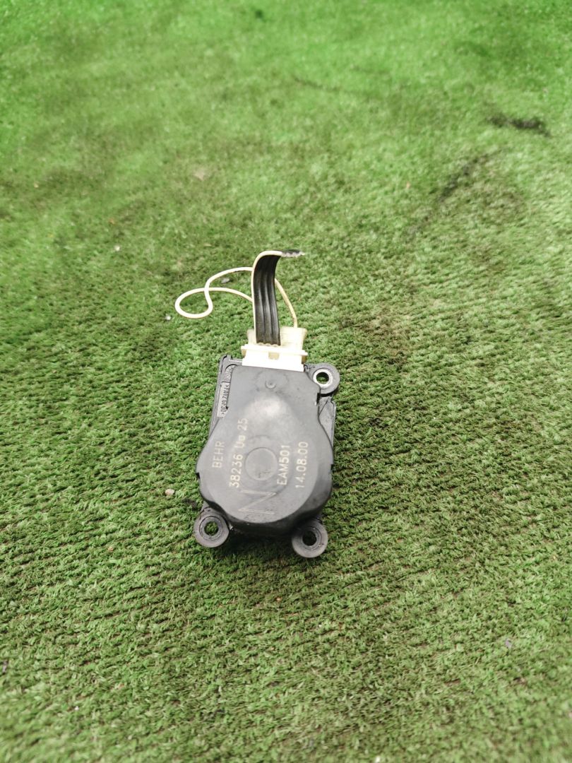 моторчик заслонки печки Citroen Xsara Picasso 1 поколение 2004, 1.8 л., бензин, МКПП, минивэн - фото №1