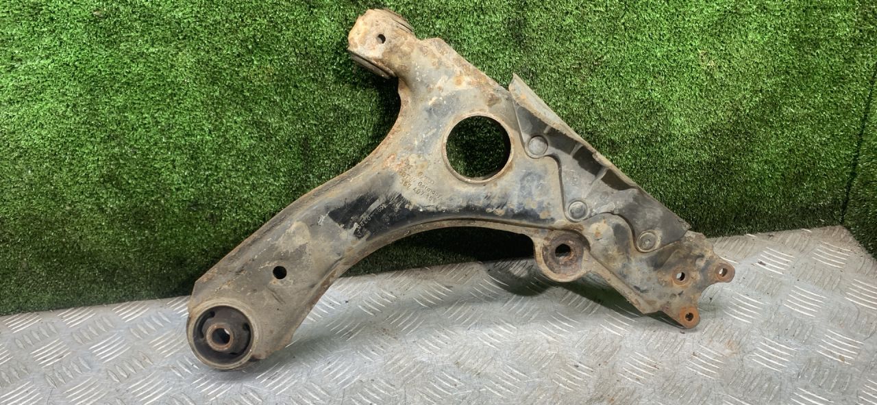 рычаг передний левый Volkswagen Passat B3 1990, 1.9 л., TDi, дизель, МКПП, универсал - фото №1