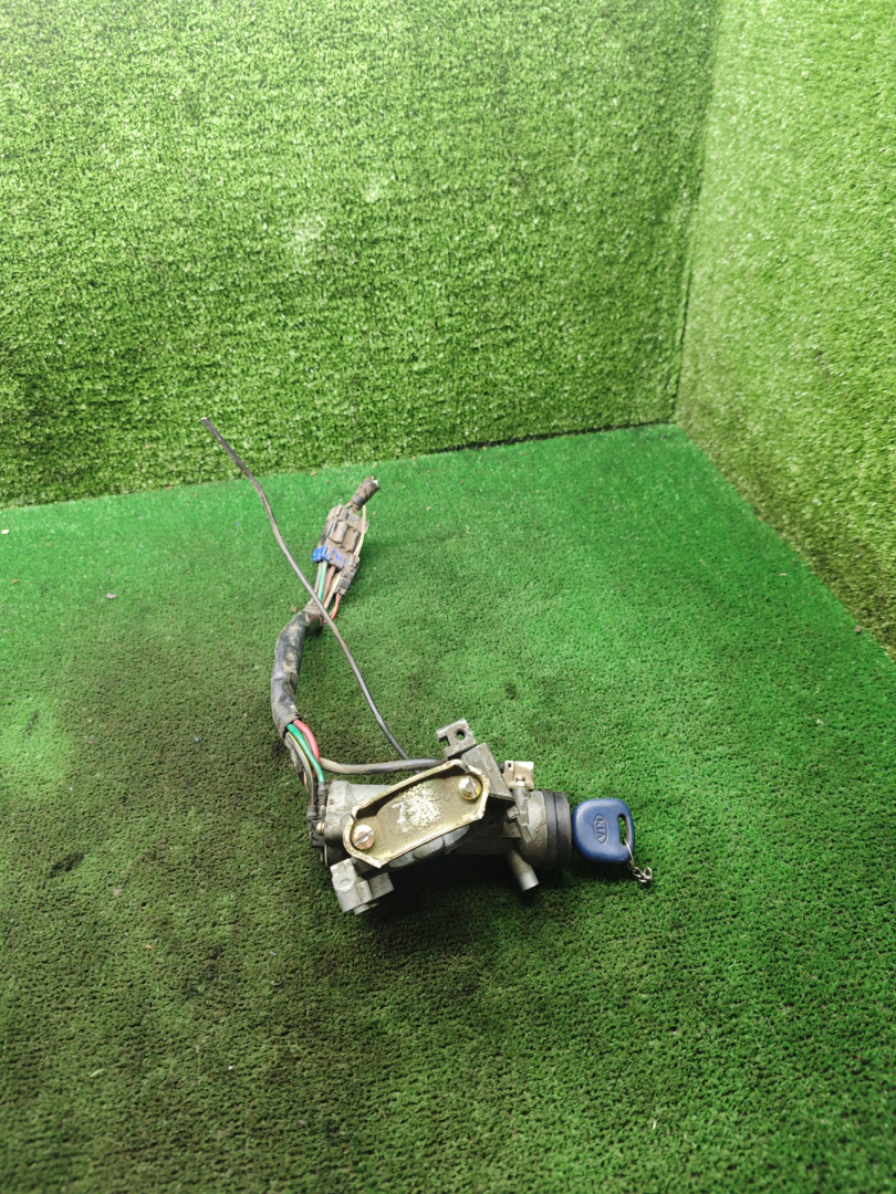 замок зажигания Kia Shuma 1 поколение 2000, 1.5 л., бензин, МКПП, лифтбэк - фото №1