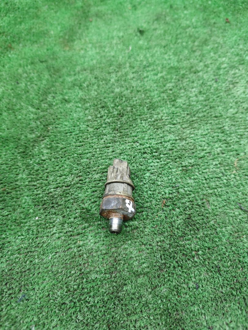 датчик давления масла Toyota Carina E 1 поколение T190 1997, 2.0 л., 3S-FE, бензин, МКПП, универсал - фото №1